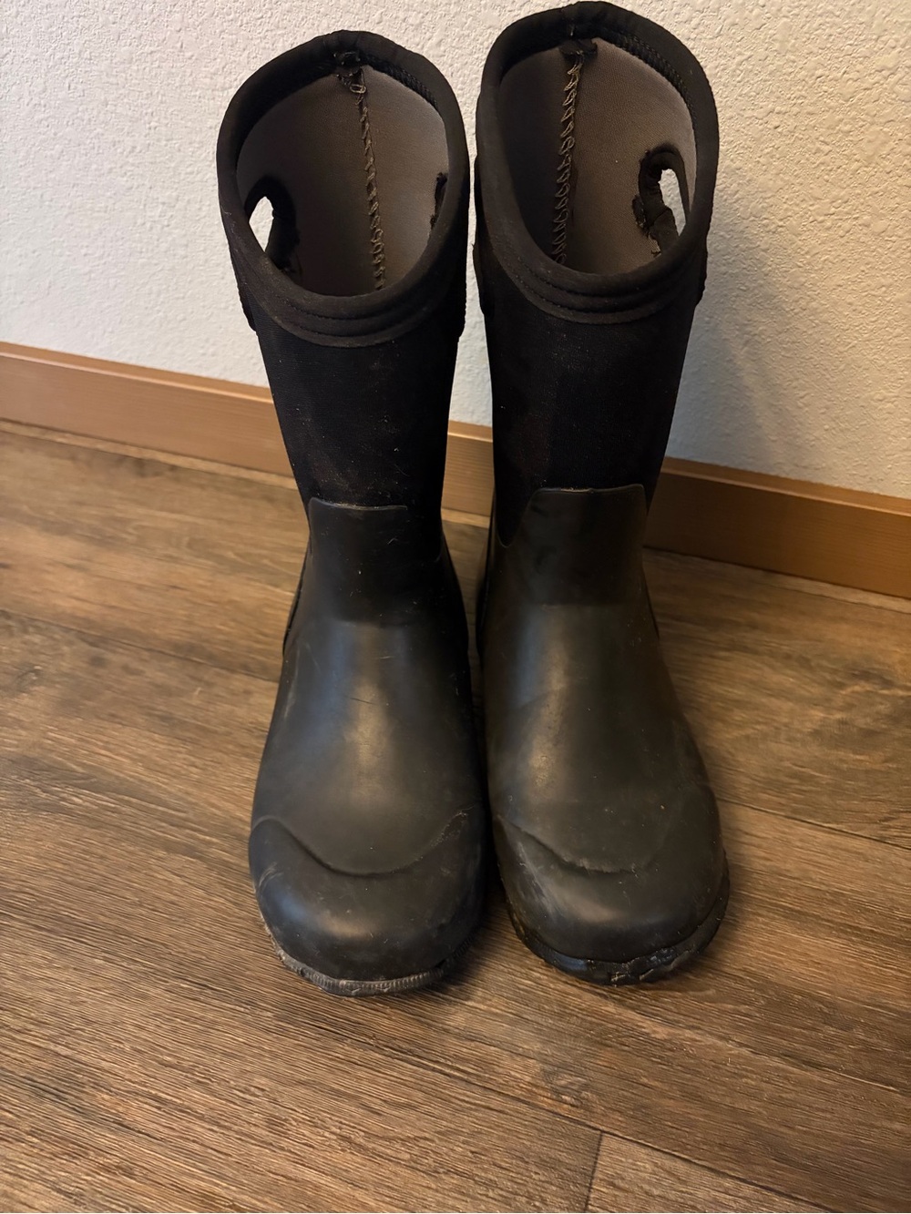 Bogs Kids Classic Outdoor Black York Solid Waterproof Insulated Boots Size 4 - Picture 2 of 5